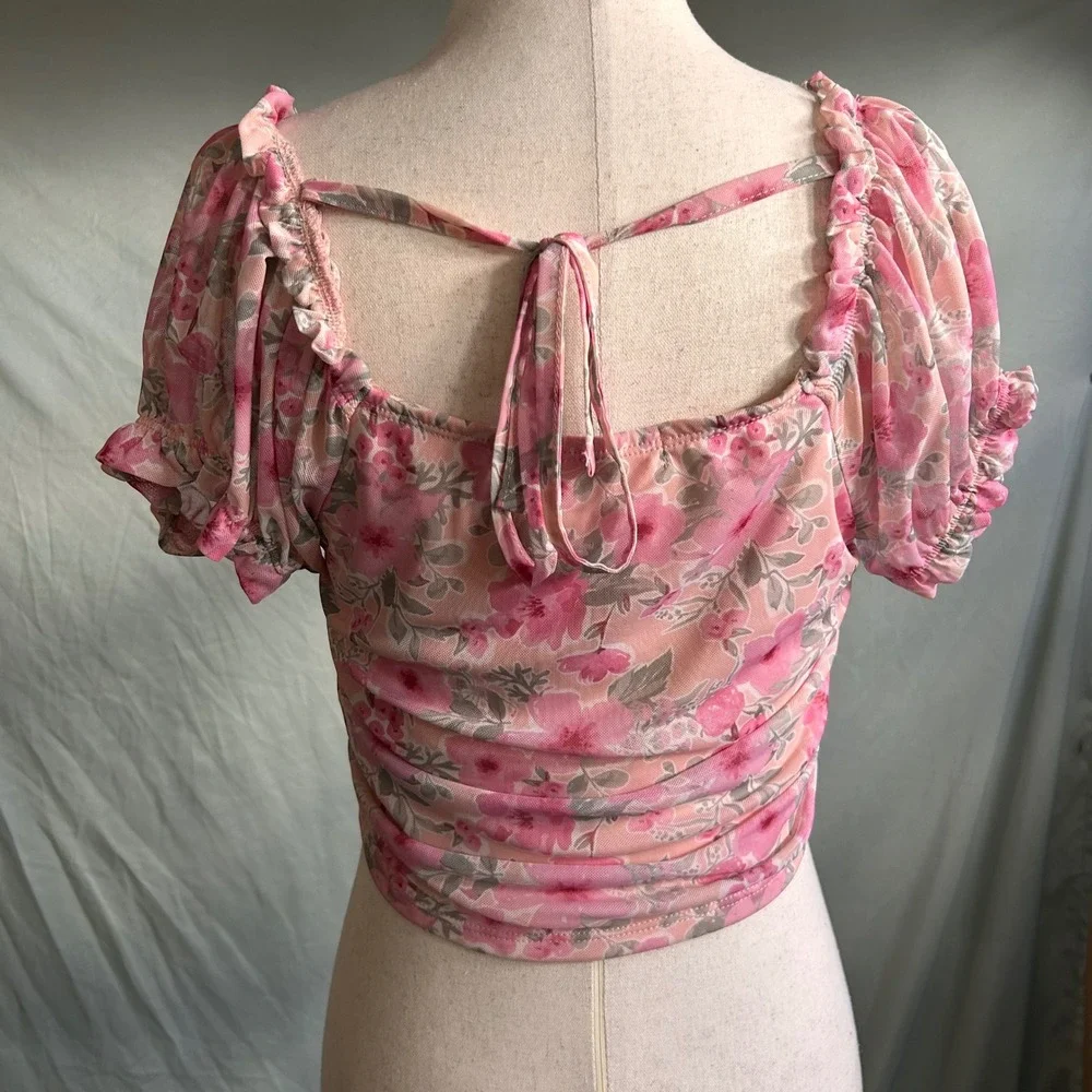 Madden Girl Pink Floral Ruched Mesh Puff Sleeve Tie Back Crop Top ZT060BB03RO M